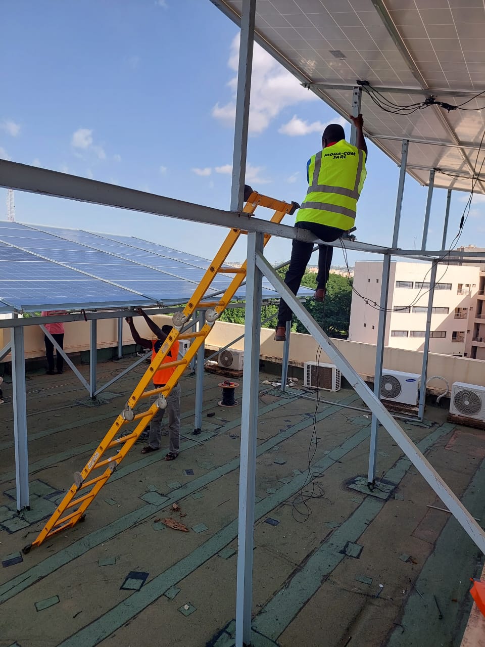 Panneaux photovoltaiques installes par MOHA COM SARL au Mali