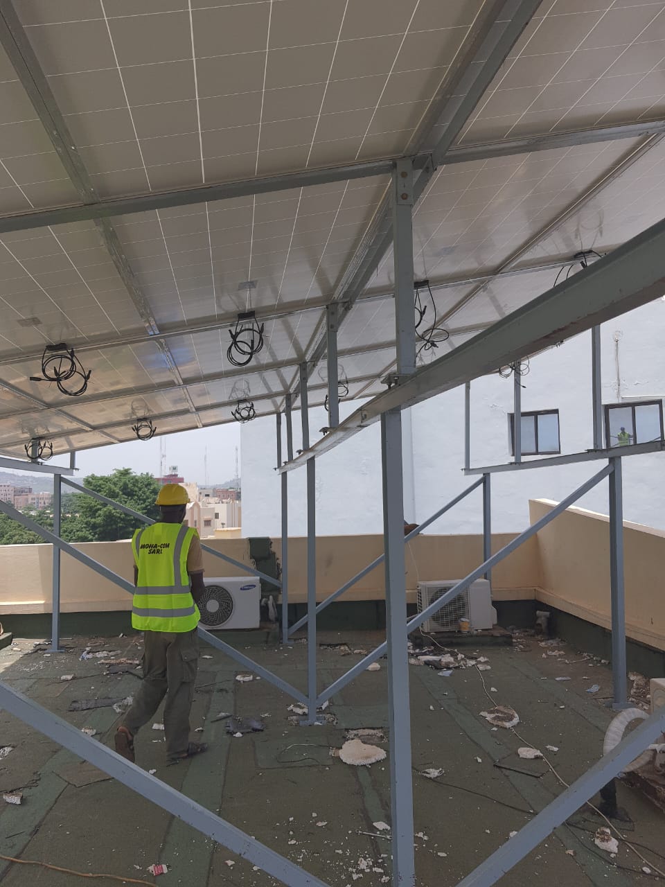Panneaux photovoltaiques installes par MOHA COM SARL au Mali
