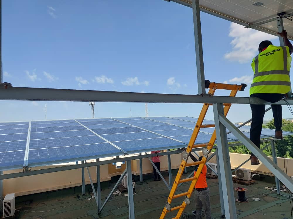 Installation solaire en toiture realisee par MOHA COM SARL